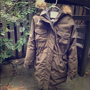 Aritzia Community PARADIGM Parka, *NEW* Size Large